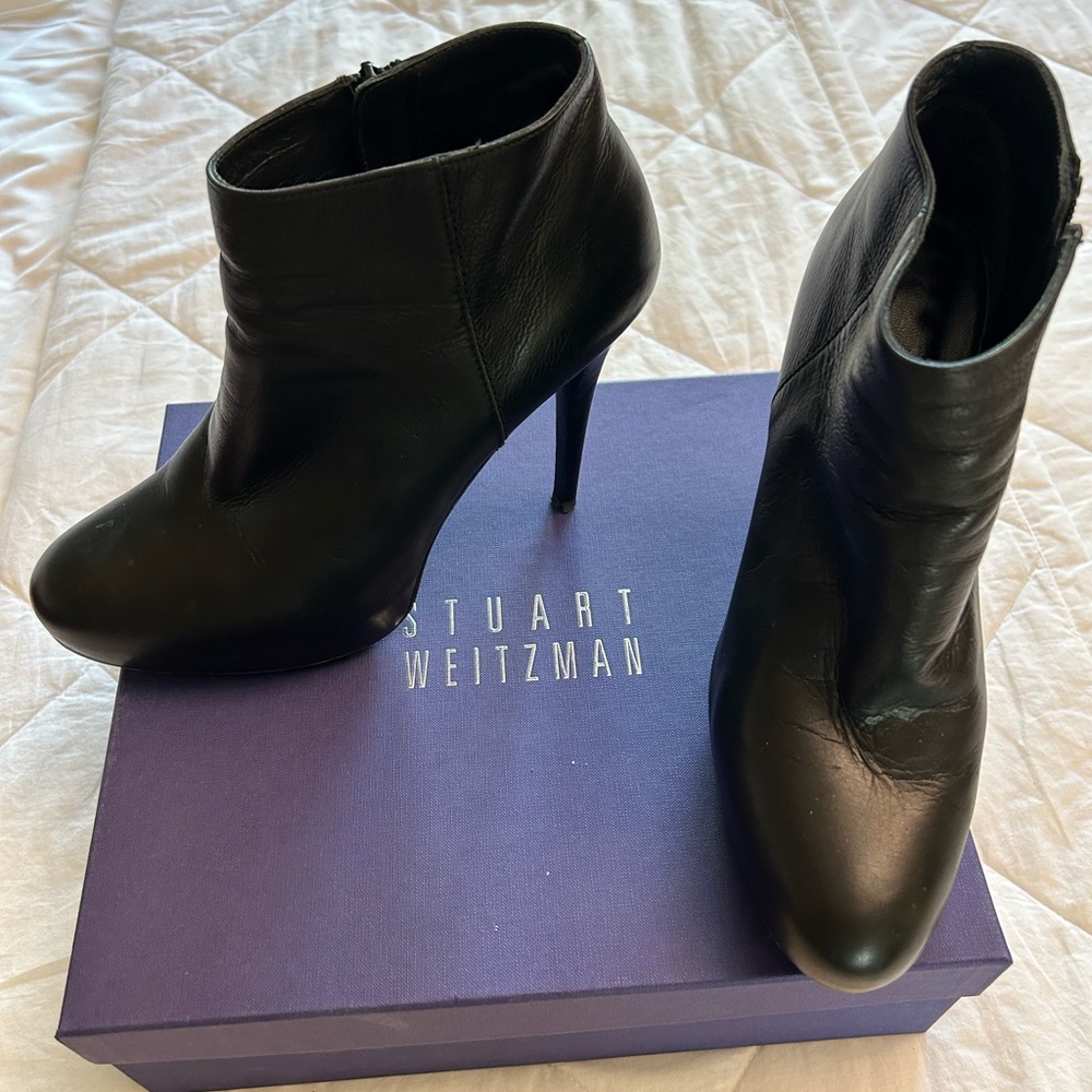 Stuart Weitzman Heeled Nlack Leather Ankle Boot
